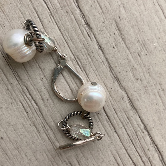 Sterling earrings with fresh water Pearl - Picture 4 of 4